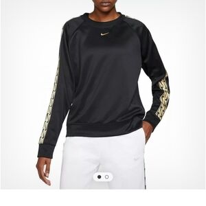 Nike Middle Logo Sweatshirt in Black with Gold Accents